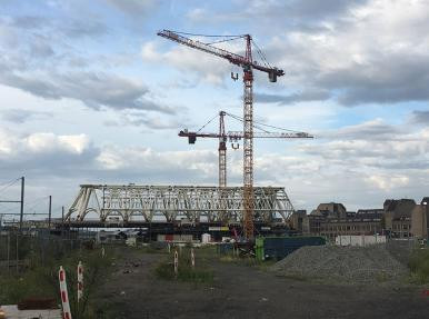 Belçika Metal / Gare De Mons tren garı 5.000 ton çelik Strand Jack ile montaj işi