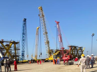 Levage en tandem avec 4 grues