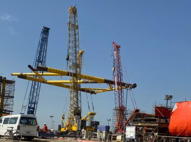 Levage en tandem avec 4 grues