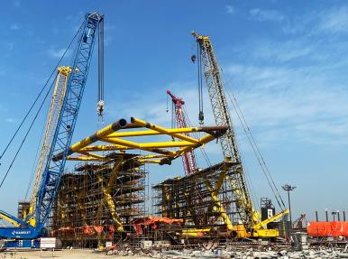 Levage en tandem avec 4 grues