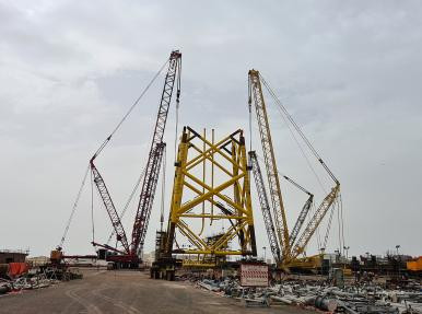 Levage en tandem avec 4 grues