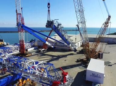 LES GRUES PORTUAIRES SONT CONSTRUITES À TRABZON