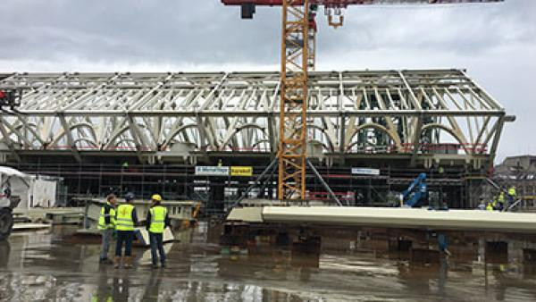 Belçika Metal / Gare De Mons tren garı 5.000 ton çelik Strand Jack ile montaj işi